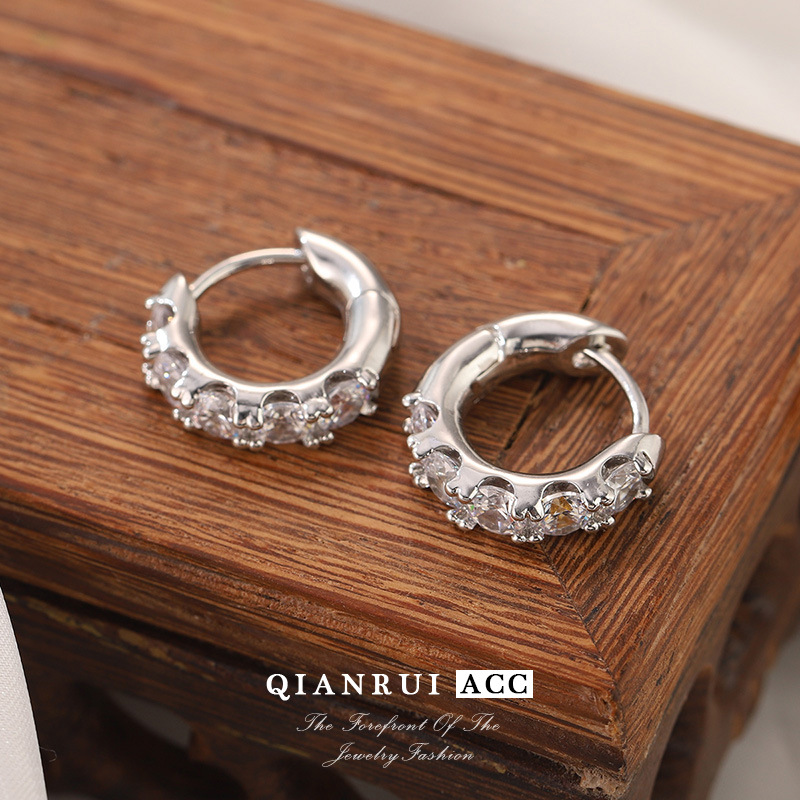 Wholesale of European and American fashionable, individualistic, geometric ear buckles for women, light luxury and niche design, French cold style earrings pic 19