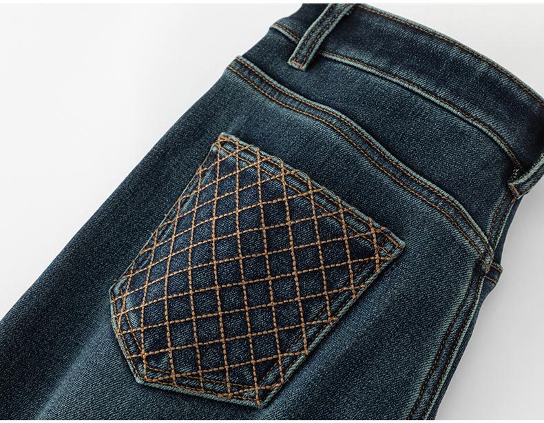 If you are going to clear out the embroidered wide-leg jeans for women in 2025, a retro slimming look for autumn and winter with fleece floor-length straight-leg pants 8061 pic 22