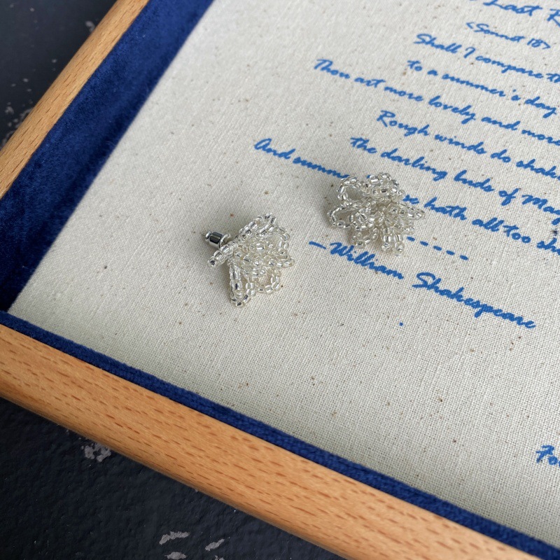 ins韩国小众银色串珠耳钉女925银针设计透明球球珍珠编织花朵耳环详情5