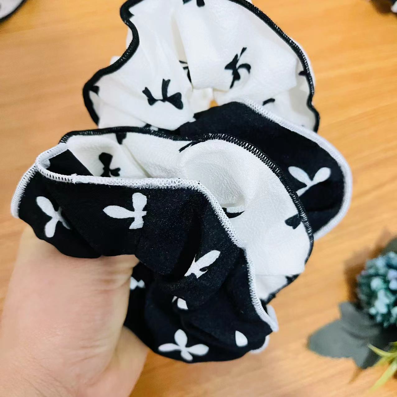 【 Zone 1-11 】 No. 207, black and white fringed hair band, 100 yuan per bundle, Goddess style, Korean style, sweet and elegant, bow pleated edge, large intestine circle, French cross hair band, 1 yuan or 2 yuan pic 6