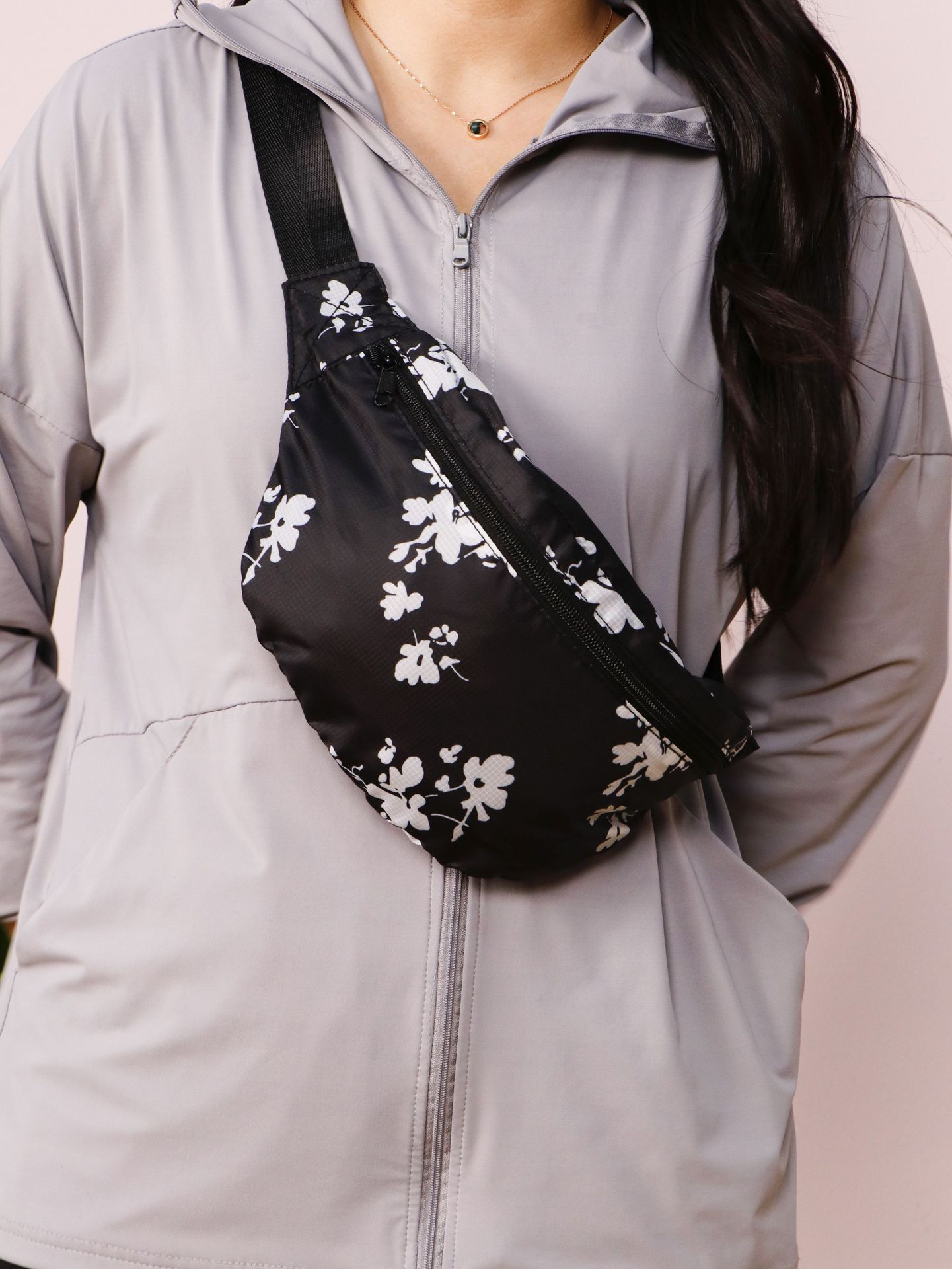 跨境时尚流行热销女士腰包斜挎包牛津布防水胸包腰包可折叠收纳详情11