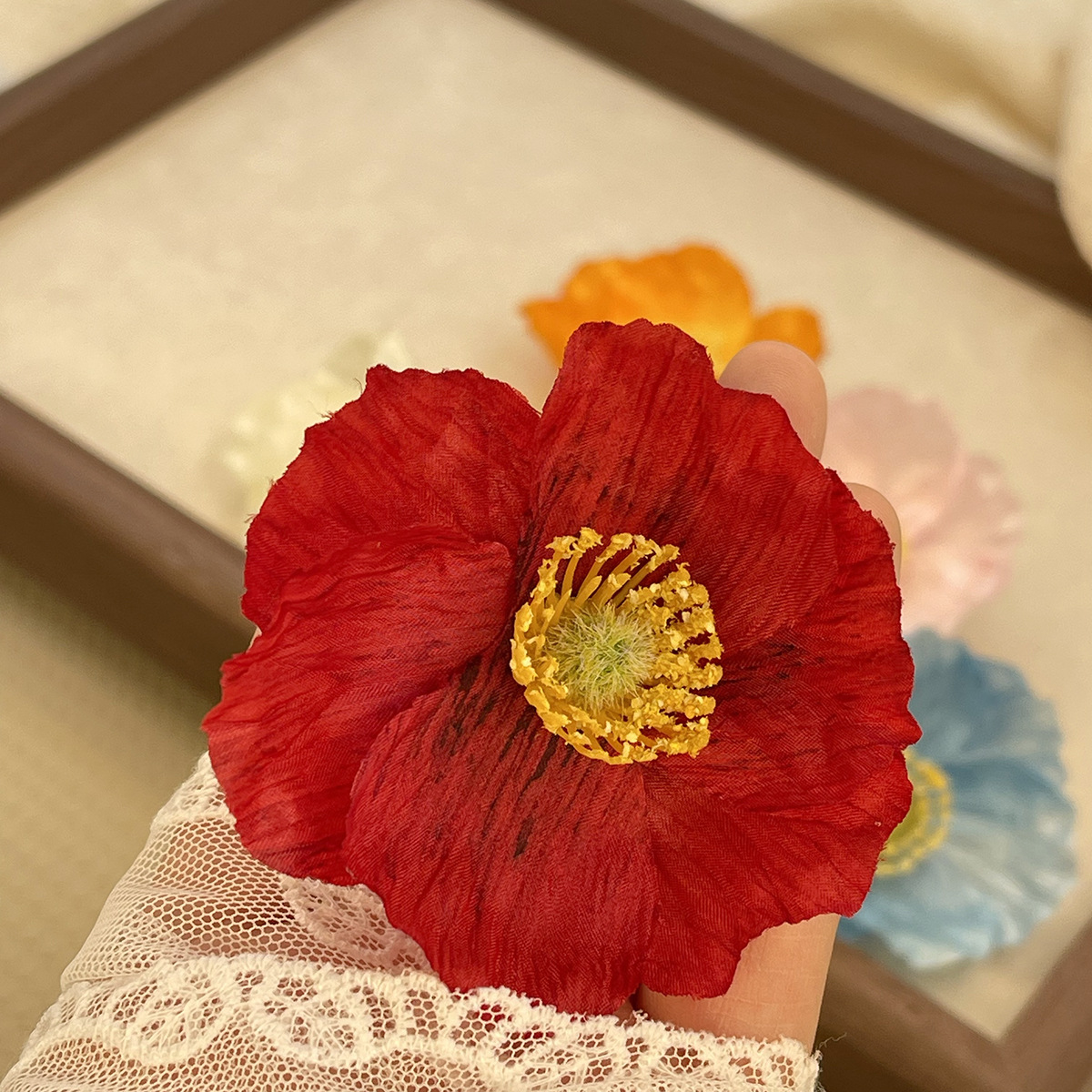 The new spring and summer faux poppy flower hair clip has a pure and elegant atmosphere. The side clip is a photo-taking hair accessory and a super fairy-like hair flower clip pic 8