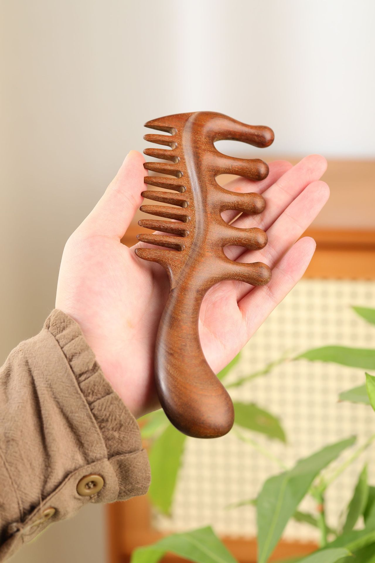 金丝檀木按摩梳加厚粗细双齿经络梳头皮点穴女士长发按摩檀木梳子详情17