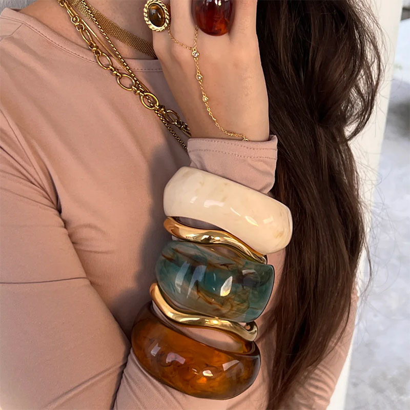 欧美时尚夸张小众复古文艺不规则亚克力水墨晕染宽版高级感手镯女详情1