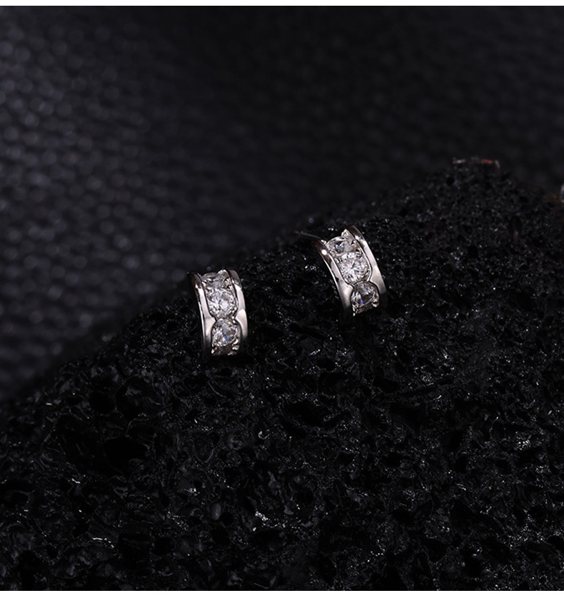 Zhuoheng Select s925 sterling silver European and American original simple, niche and high-end earrings, ins style American hip-hop ear bone studs pic 1