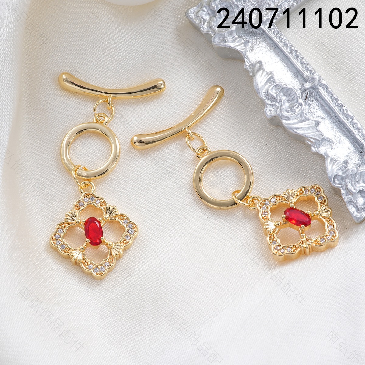 Copper plated with 18k gold, high color retention, zirconium-inlaid diamond-shaped hollow OT clasp, connecting clasp, bracelet, necklace clasp, DIY accessory pic 2
