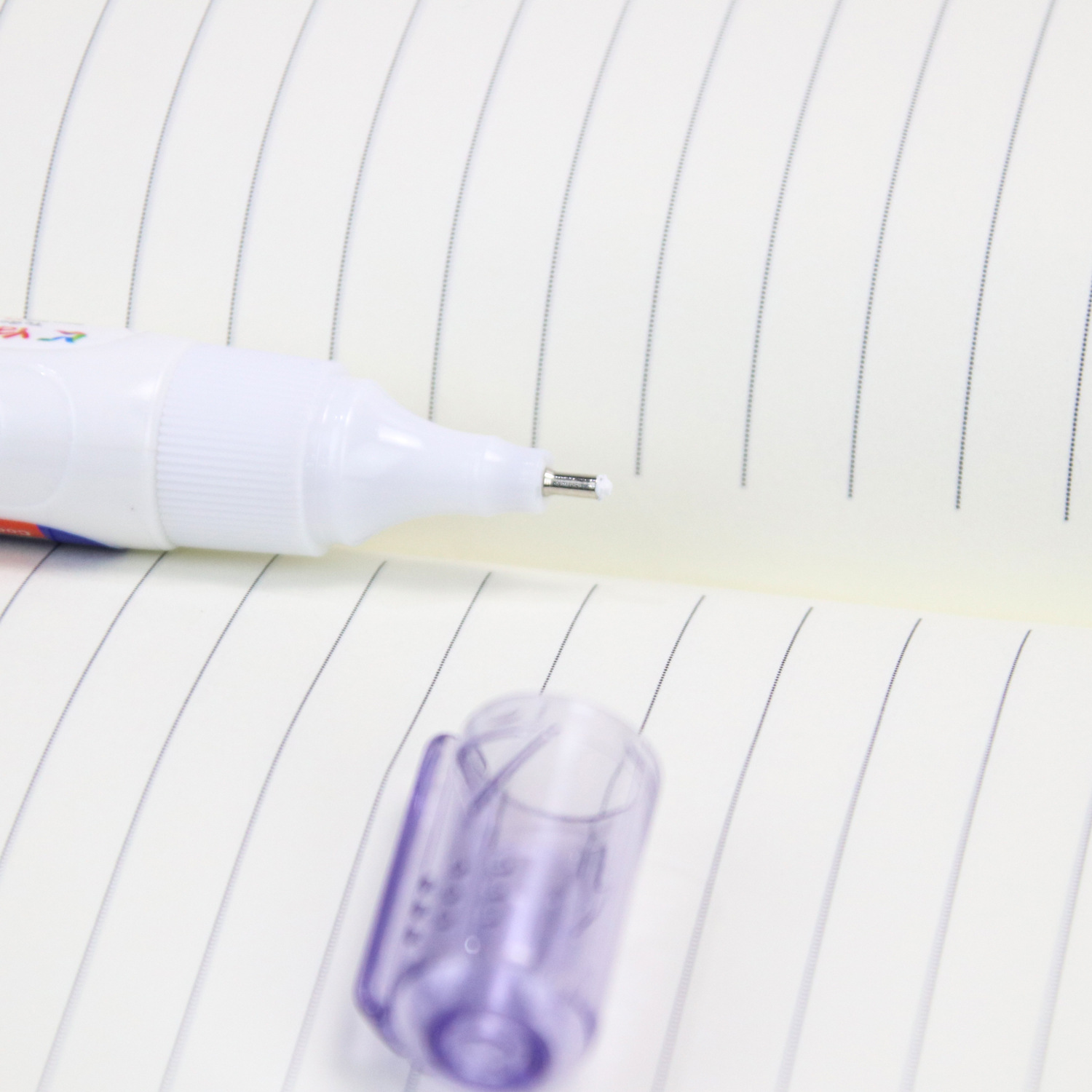 Yalong Cross-border Student New quick-drying smooth metal nib correction pen, non-toxic white student correction liquid pic 4