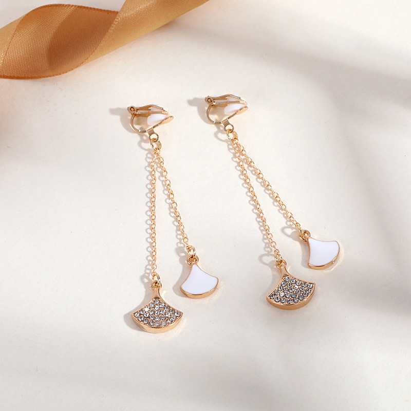 Triangular tassel ear clips, no ear holes, high-end, niche, artistic, retro, socialite ear hangers, light luxury, high-quality earrings wholesale pic 19