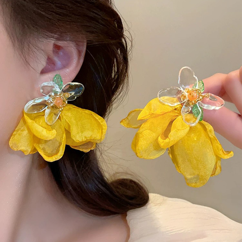 Super ethereal atmosphere yellow petal earrings, silver needle exaggerated vacation style earrings, flower stud earrings, 2024 new style earrings pic 5