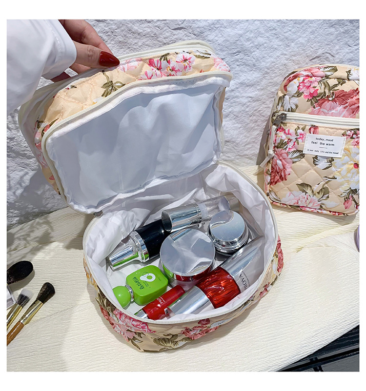 新款碎花化妆包大容量高级感化妆品收纳包便携旅行洗漱包手拿包详情8