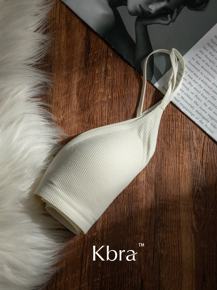 The frameless French deep V nude triangular cup bra for women, anti-sagging and beautiful back, gathers together. The summer thin bra is light and airy pic 5