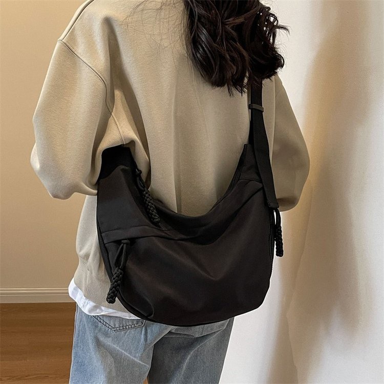 今年流行牛津布包包斜挎包女2024新款休闲单肩学生上课通勤饺子包详情9