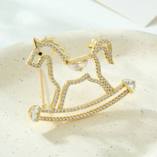 Diseño original niño bonito trenzado patrón con circonio agitador caballo broche aleación de cobre oro real chapado delicado pin broche pic 1