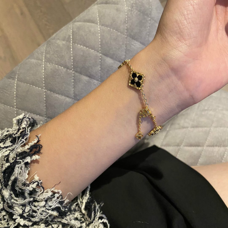 European and American ins 18K gold-plated four-leaf clover bracelet for women, diamond-shaped white mother-of-pearl five-flower bracelet for women, French high-end style pic 5