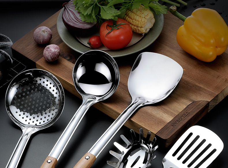 Thickened stainless steel woks, household kitchenware sets, spatulas, soup spoons, frying spatulas, hot pot strainers, stainless steel spoons in stock pic 33