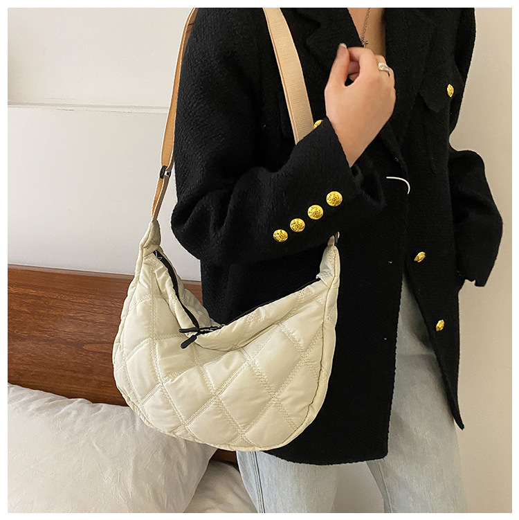 The new, trendy and fashionable single-shoulder crossbody bag with diamond-patterned embroidery thread for women in 2021, the popular dumpling bag pic 46