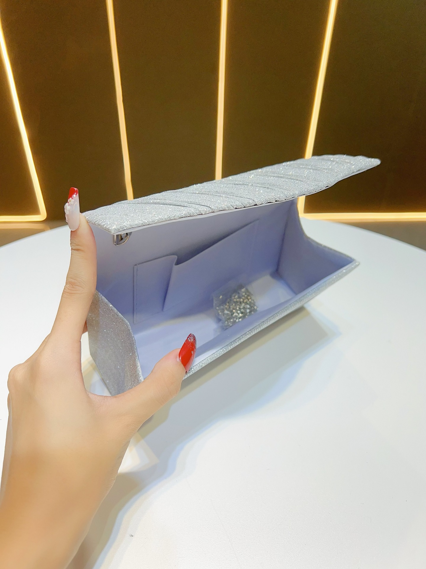 女士银色晚宴褶皱闪亮高级感手拿包晚装包礼服手包女士婚礼女包详情6