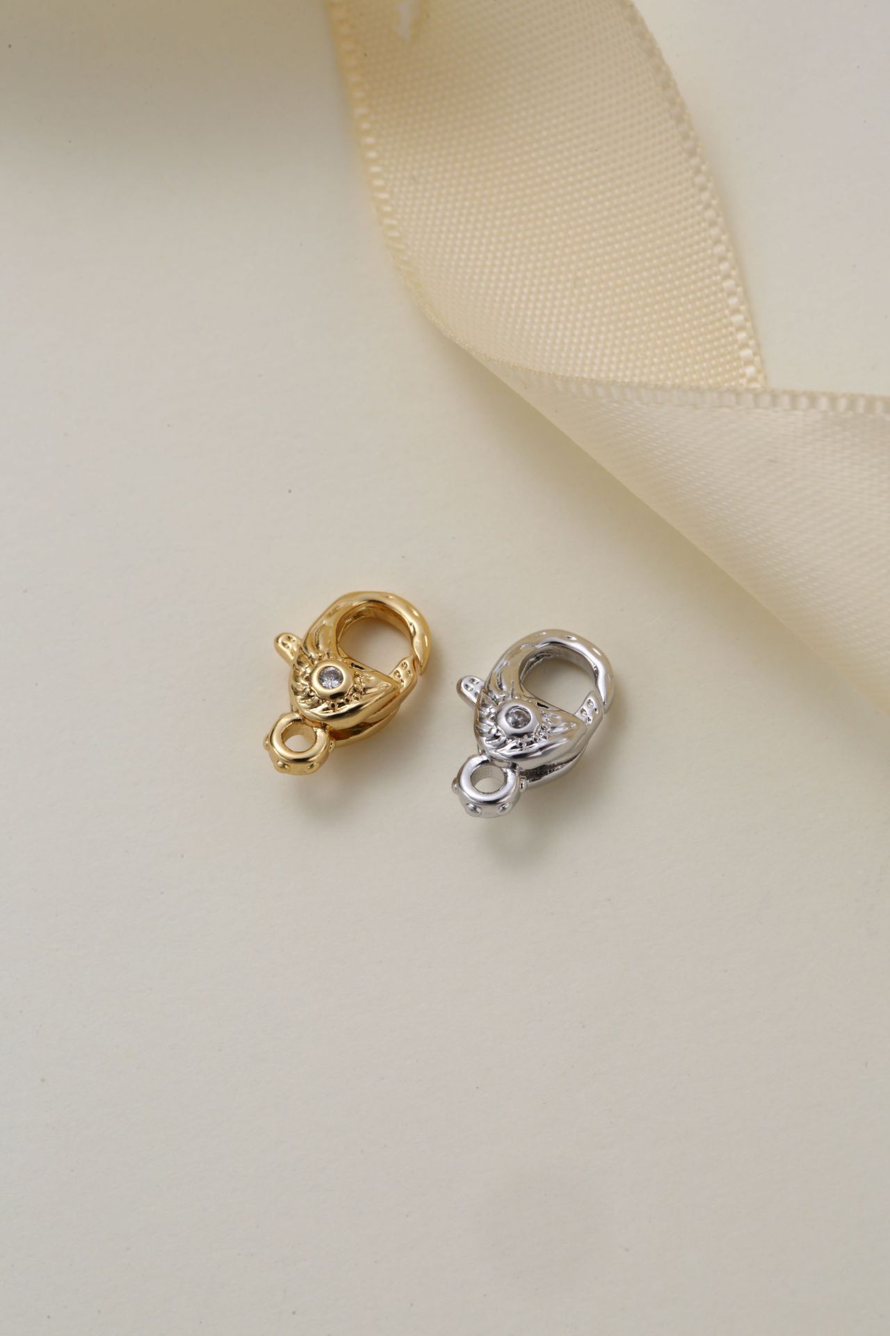 High-quality diamond-encrusted, high-grade brass cast special-shaped lobster pendant, necklace pendant, clothing pendant, 18K color retention pic 22