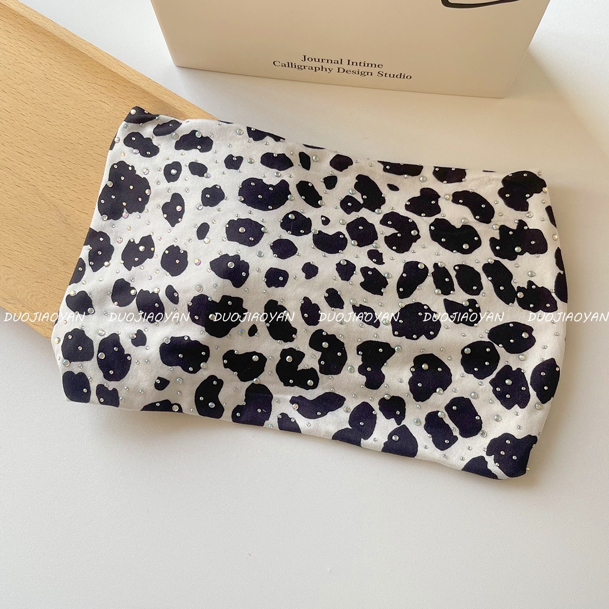 The new leopard print hot diamond hair band is a fashionable and hot girl. The wide-edge knotted elastic hair band is a sports sweat-absorbing headscarf for women pic 22