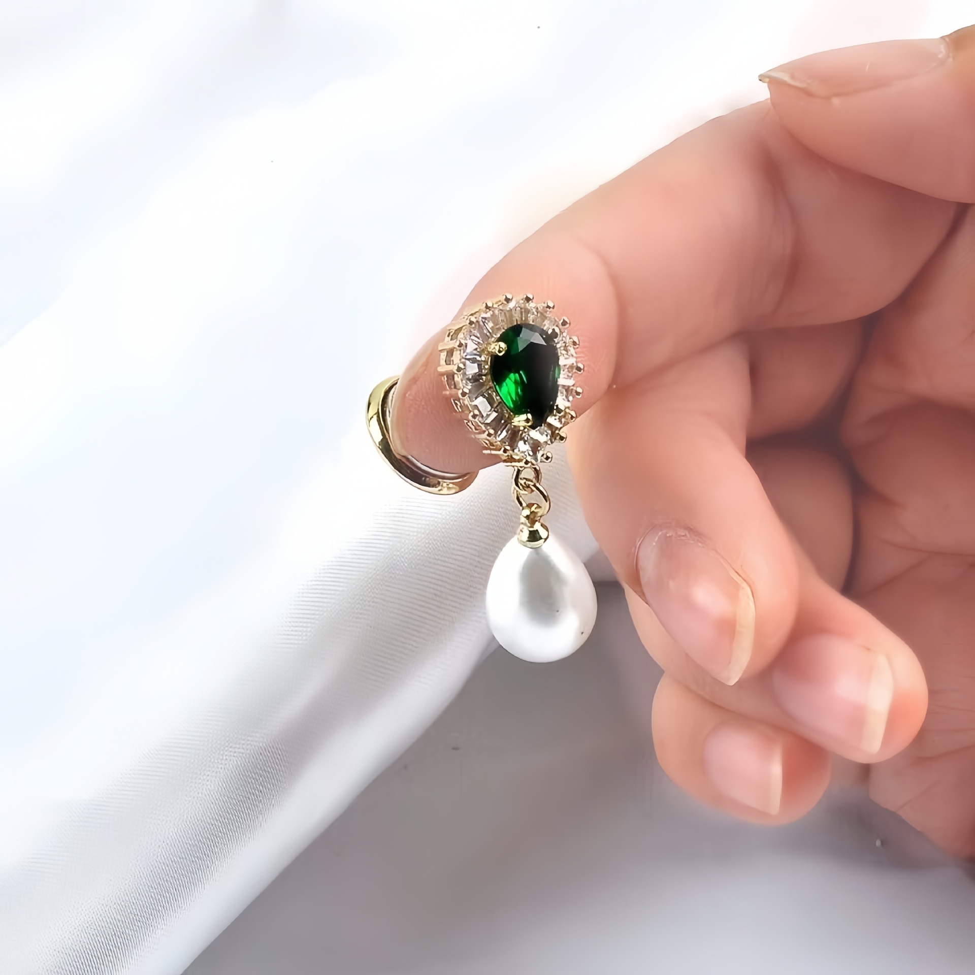 Scratch-free clothes, magnetic brooches, non-puncture clothes, anti-exposure clasp, Muslim headscarf clasp, trendy pins, clothing accessories pic 4