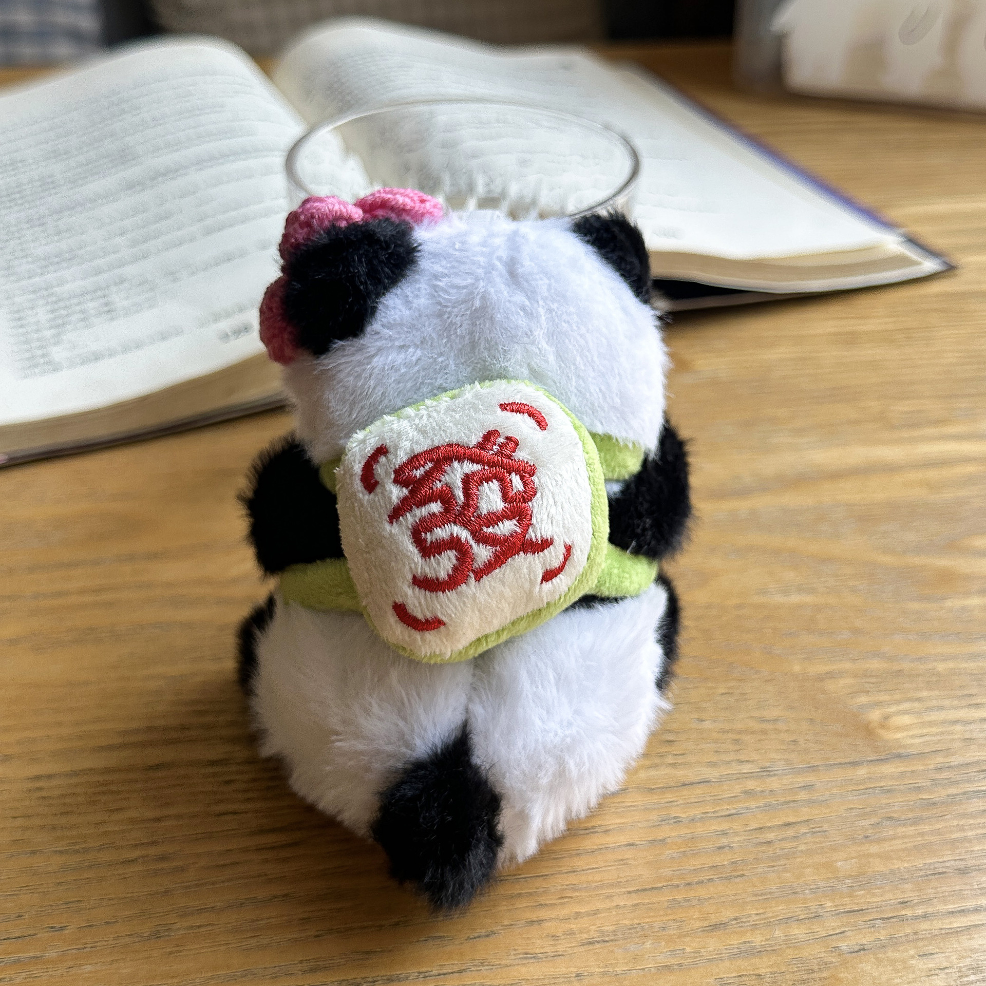 Cute giant panda plush toys, national treasure panda dolls, pendants, small ornaments, stuffed dolls, and tourist souvenirs pic 4