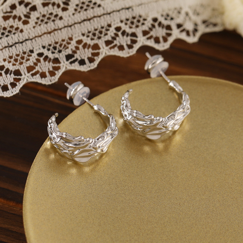 European and American niche light luxury earrings, with a high-end design sense, lava pattern, fashionable and cold style, stud earrings, versatile and elegant earrings pic 10