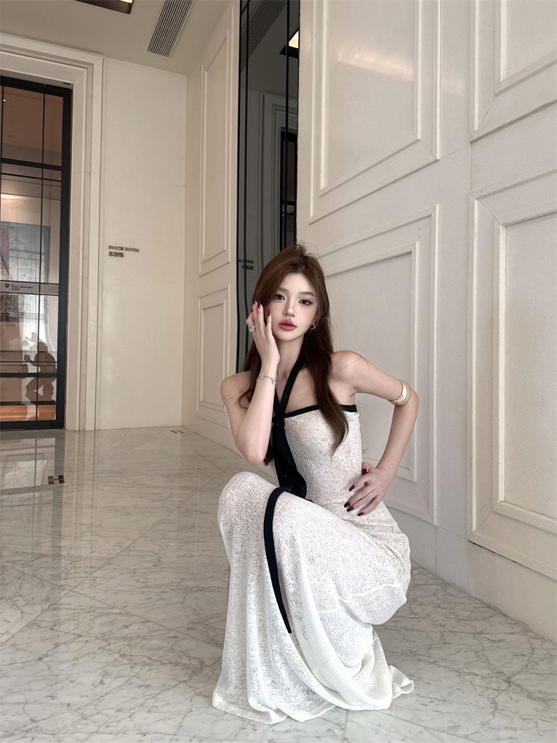 设计感度假白月光黑白撞色包臀一字肩绝美性感修身挂脖抹胸连衣裙详情5