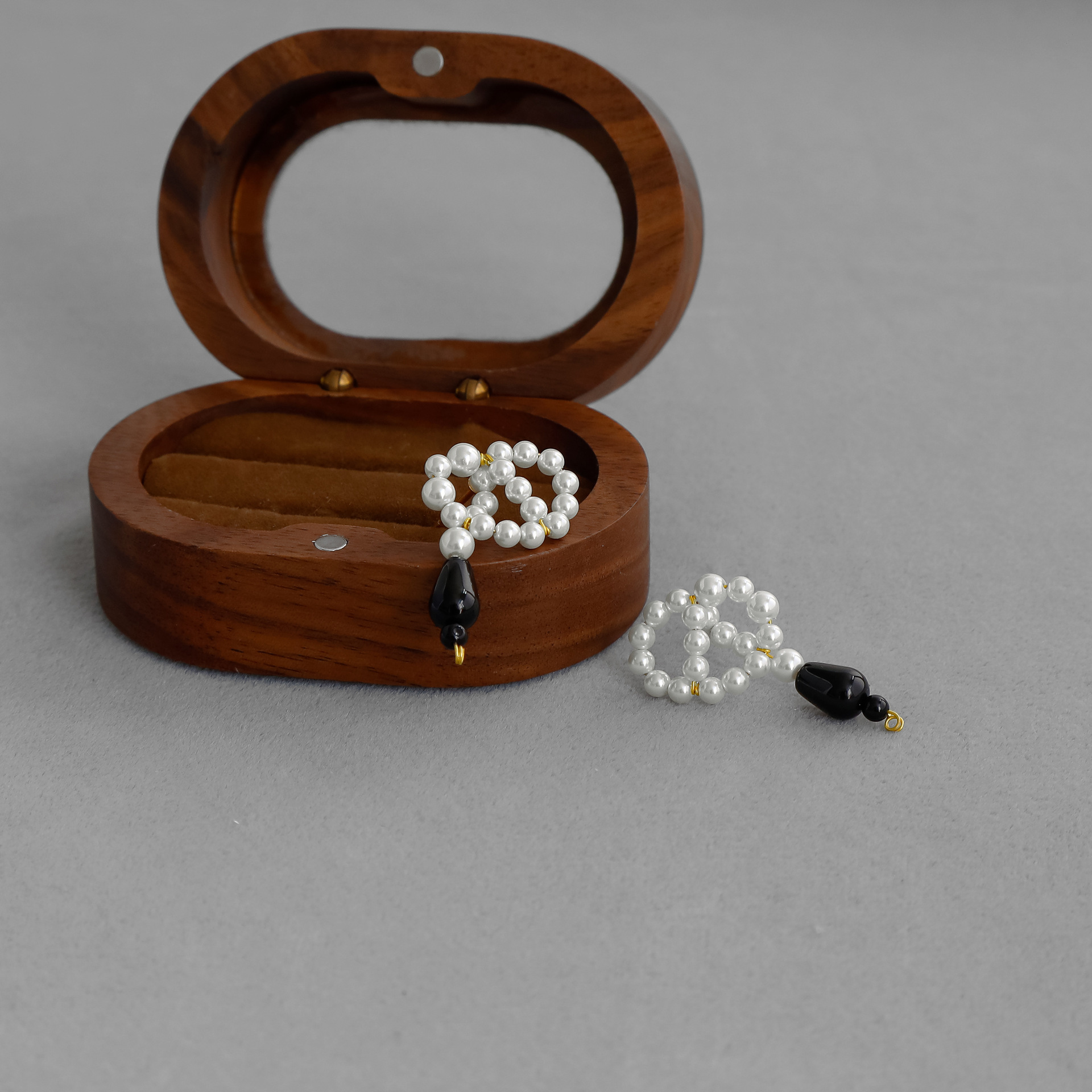 25年夏季编织珍珠耳钉 轻奢小众高级感气质仿施家珍珠黑玛瑙耳钉详情4