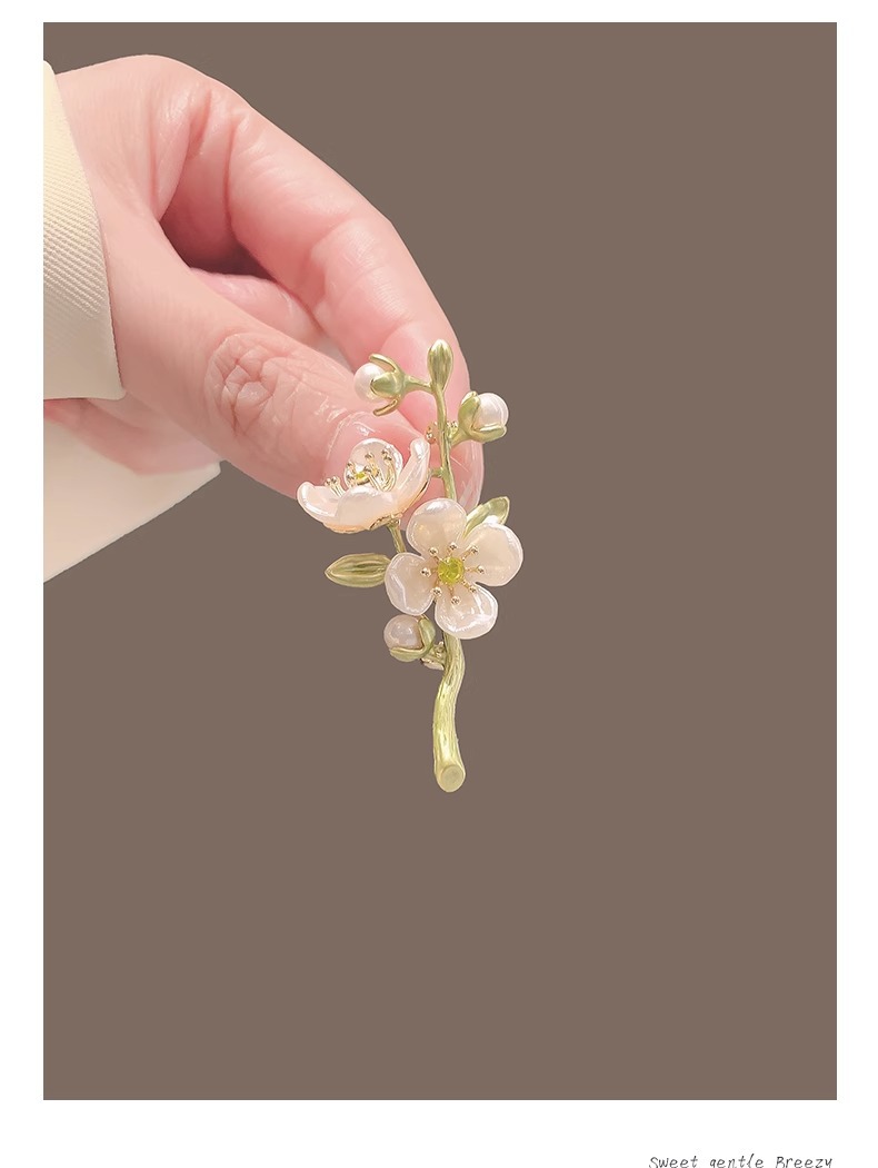 Artistic green jasmine brooch, plant flower pearl brooch, retro style suit, anti-glare clasp pin accessory pic 4
