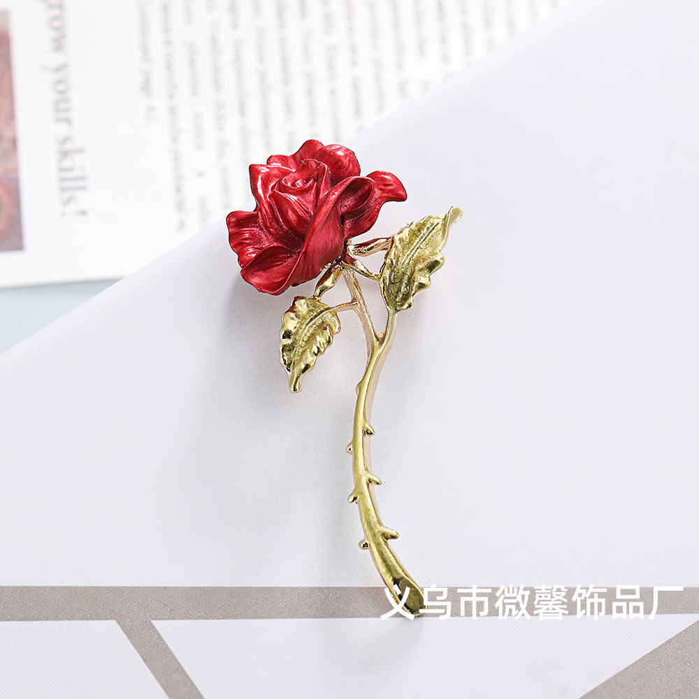 A new French red rose flower brooch with an exquisite and niche design, a stylish coat and a fashionable accessory pic 9