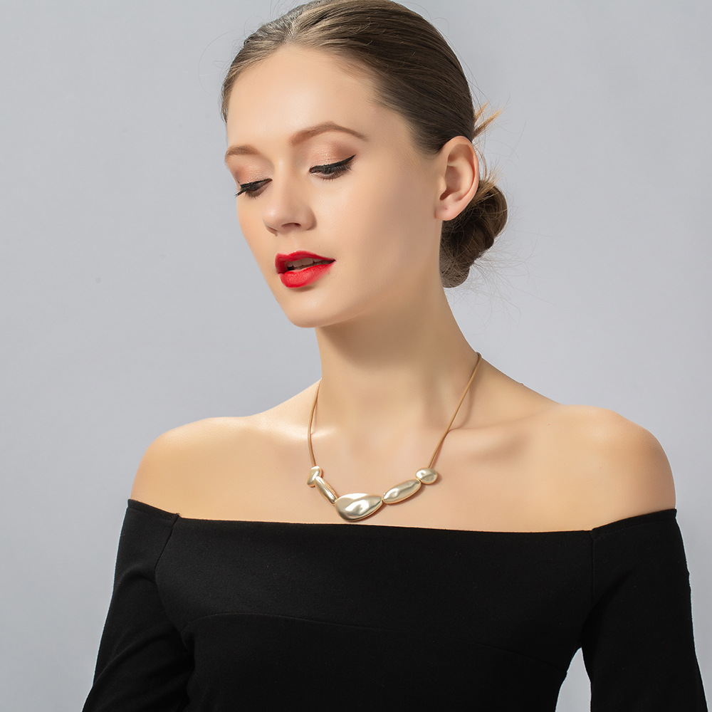 短项链亚马逊爆款跨境欧美精致几何形大气时尚镂空女士合金锁骨链详情5