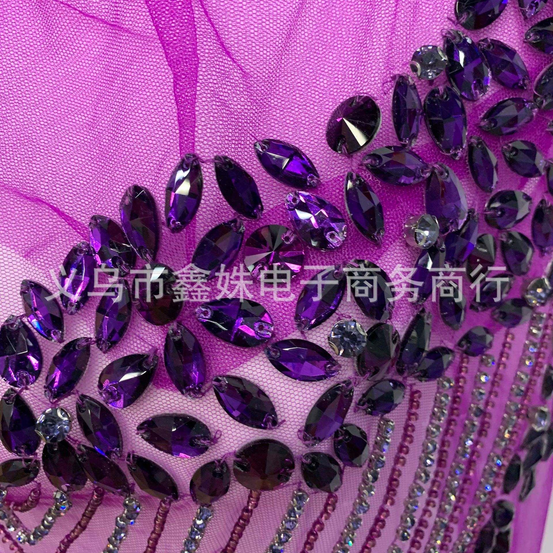 Green high-quality exquisite rhinestones are fashionable and sexy accessories for wedding dresses and evening gowns pic 16