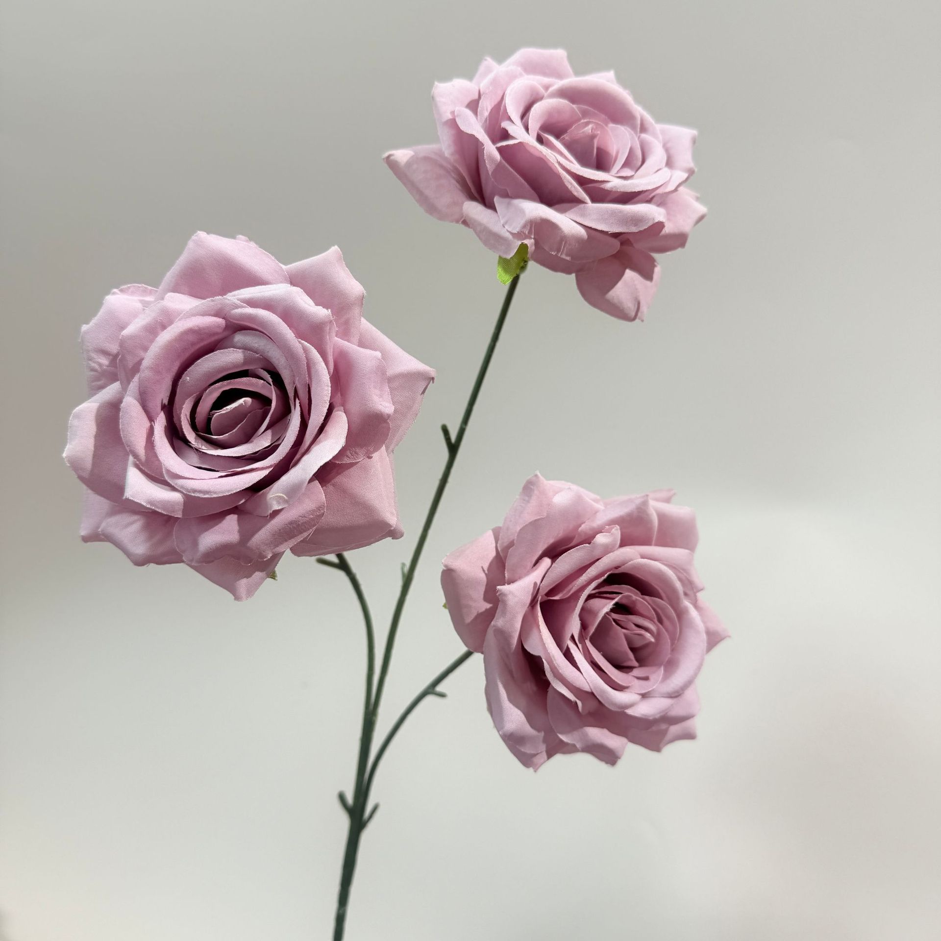 仿真花3头钻石玫瑰花婚庆装饰假花批发红色路引花材网红玫瑰瀑布详情6