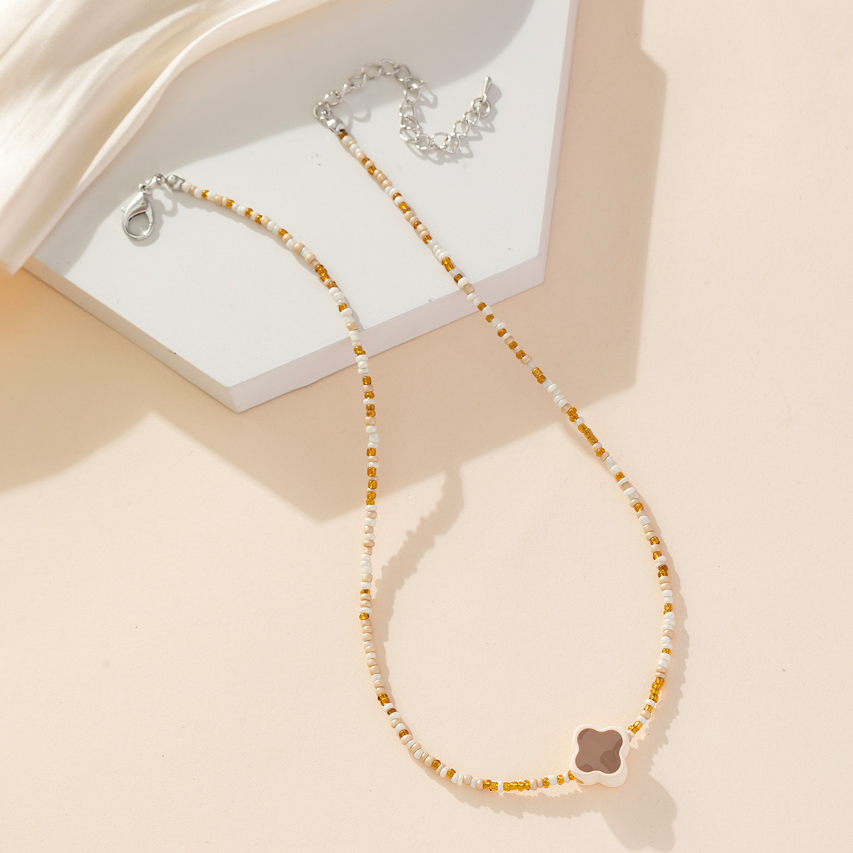 Colorful candy four-leaf flower rice bead beaded necklace, with a unique little Chanel style, sweet and elegant, high-end design, collarbone chain for women pic 3
