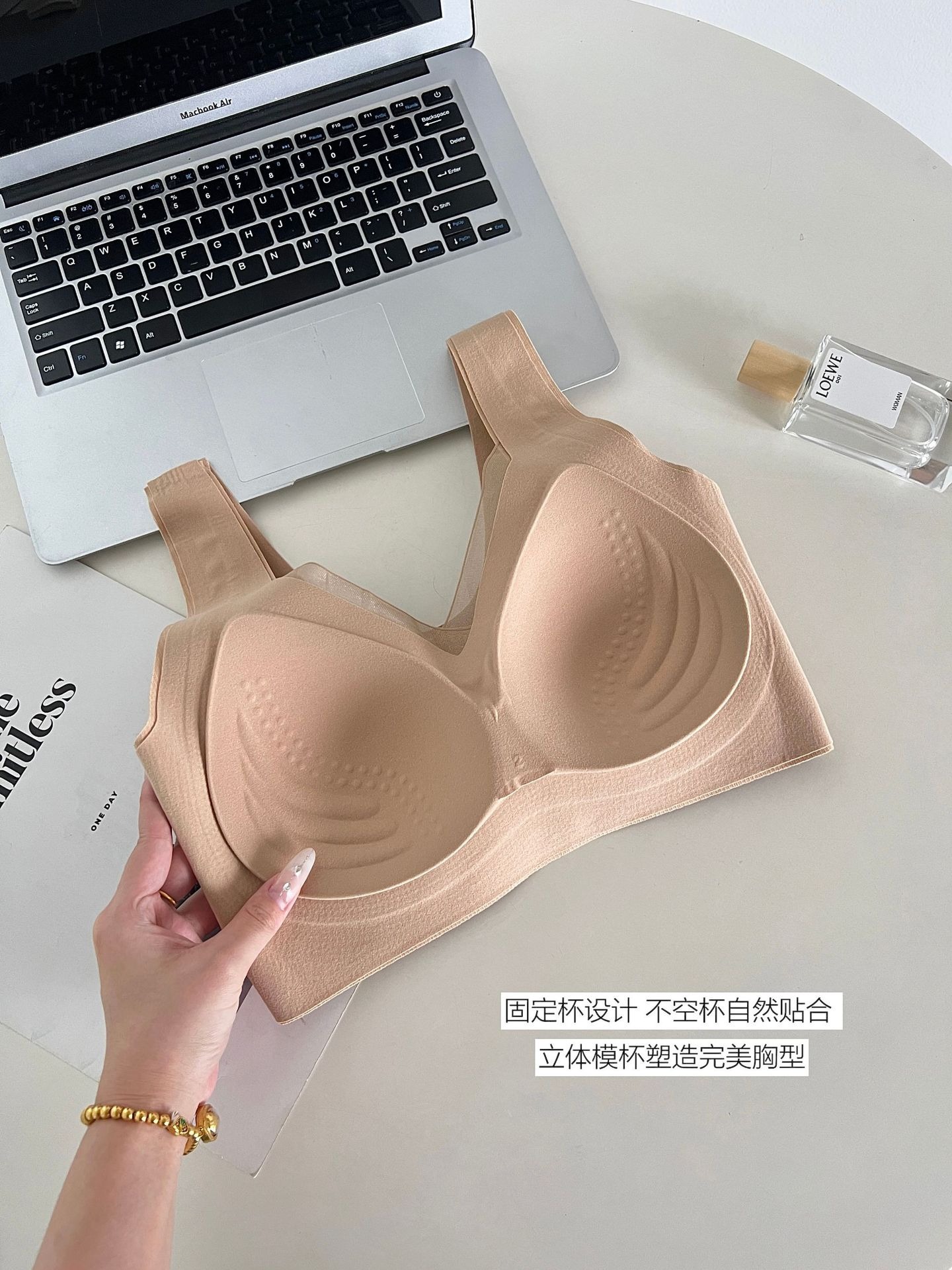 无痕粉底液内衣女小胸聚拢防下垂2025秋冬宽肩带背心式文胸罩批发详情5