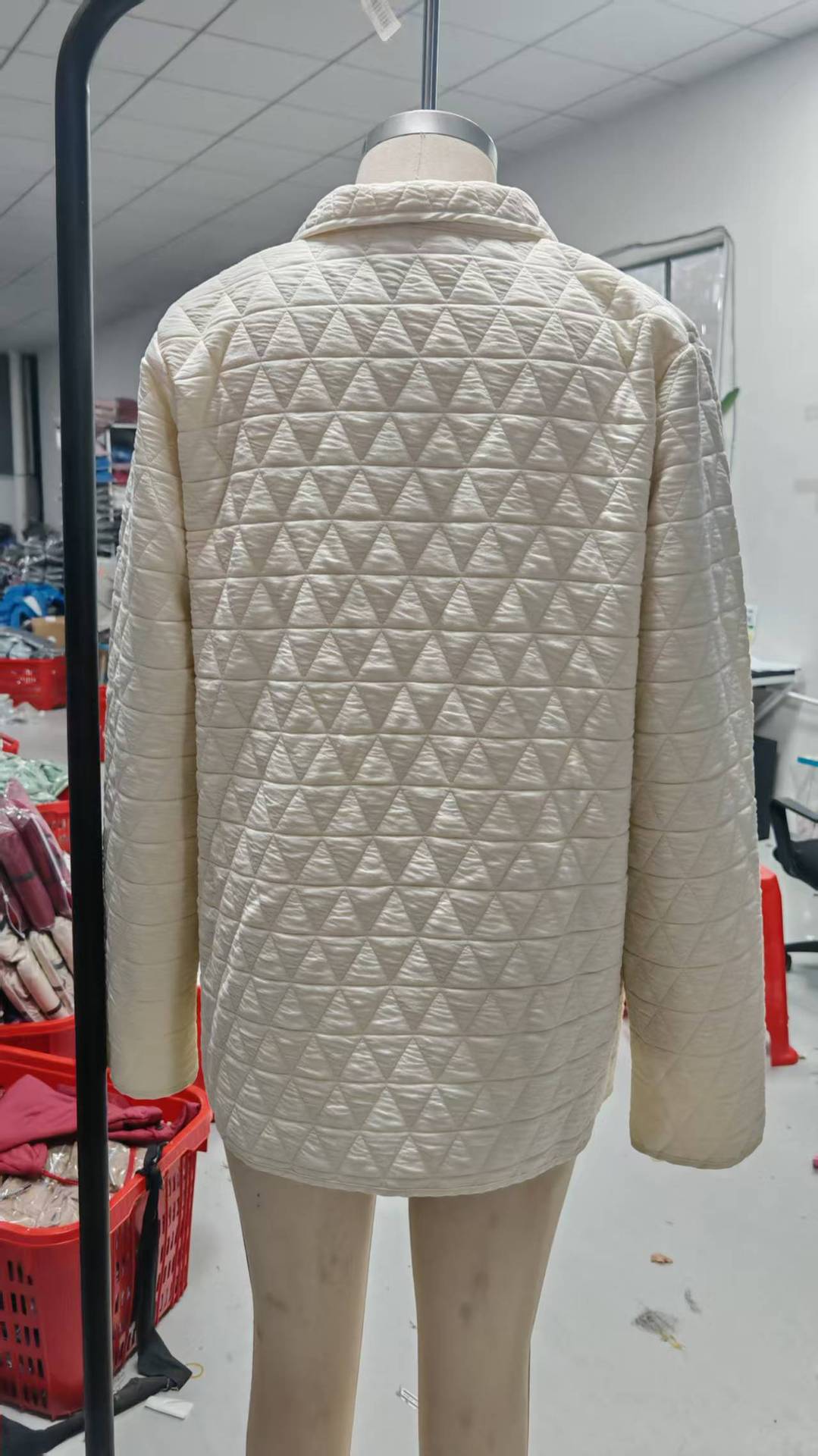 Cross-border cross-border foreign trade wholesale 2025 autumn/Winter new style European and American style quilted thread decorated simple solid color round neck loose cotton-padded jacket pic 3