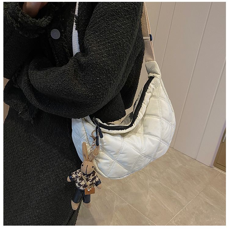 The new, trendy and fashionable single-shoulder crossbody bag with diamond-patterned embroidery thread for women in 2021, the popular dumpling bag pic 62