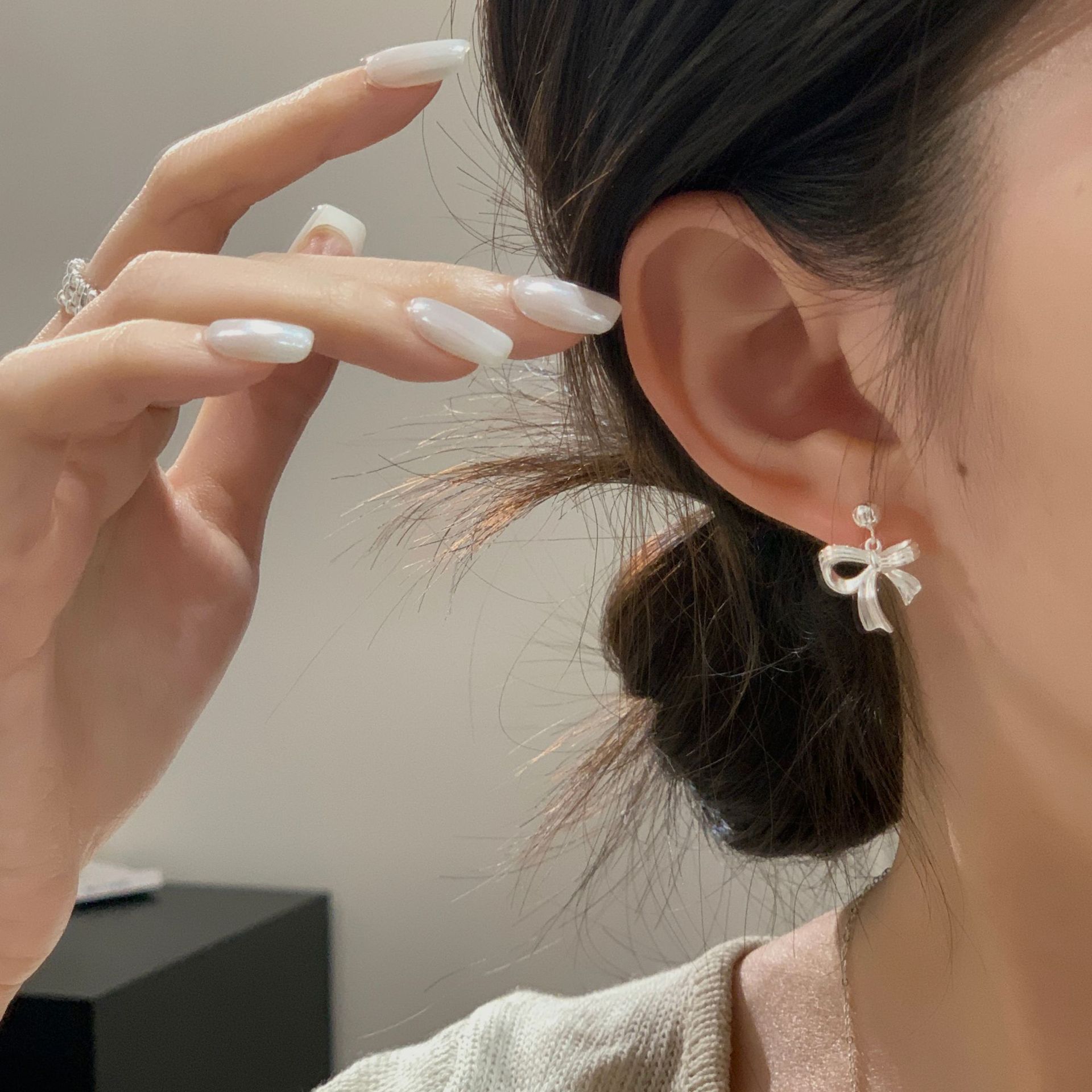 S925纯银韩版小众设计感蝴蝶结耳钉韩式风复古简约基础款耳饰批发详情6