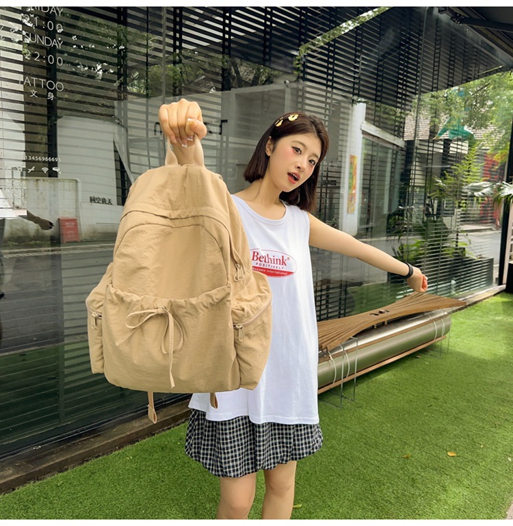 新款时尚轻便简约双肩包女日系文艺学生书包休闲运动旅行纯色背包详情11