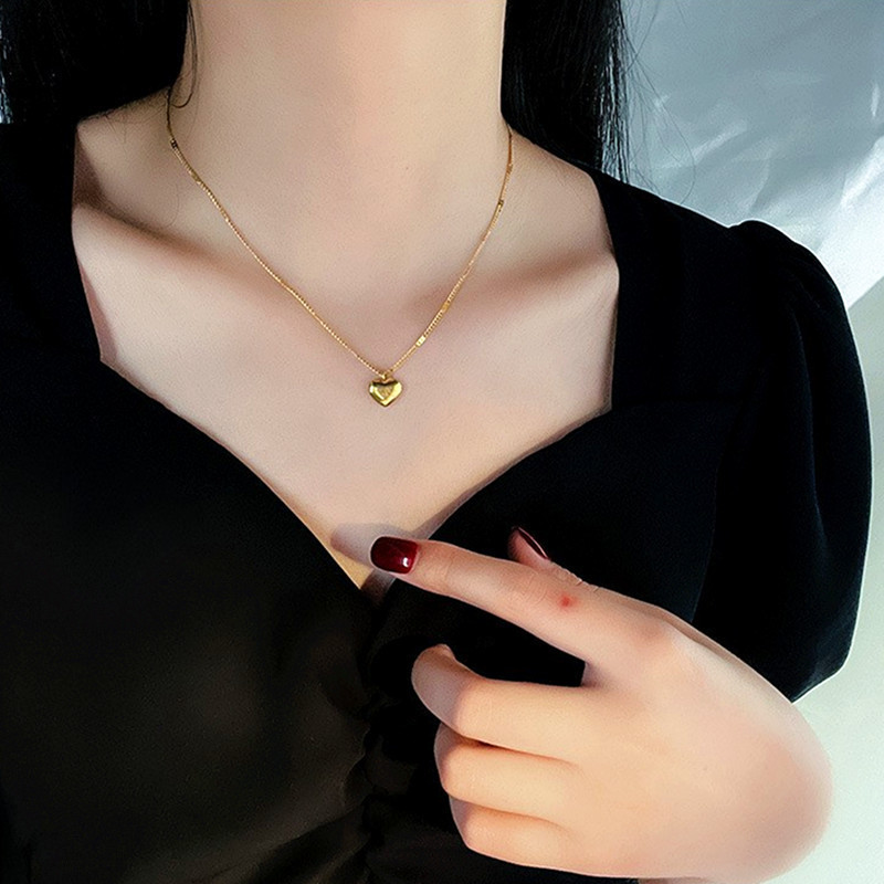 The new love heart necklace for women is a simple and elegant metal heart-shaped necklace that is a fashionable bestseller pic 1