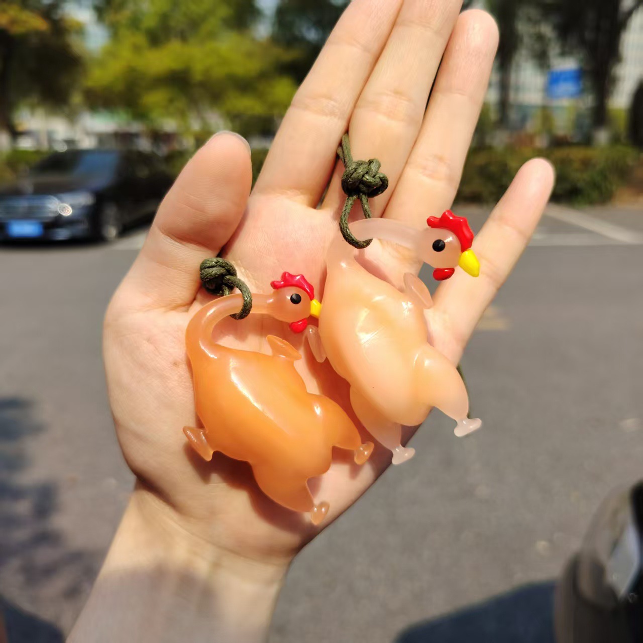 网红车载变色烤鸡汽车挂件创意后视镜秋千小鸡挂饰可爱车内摆件详情7