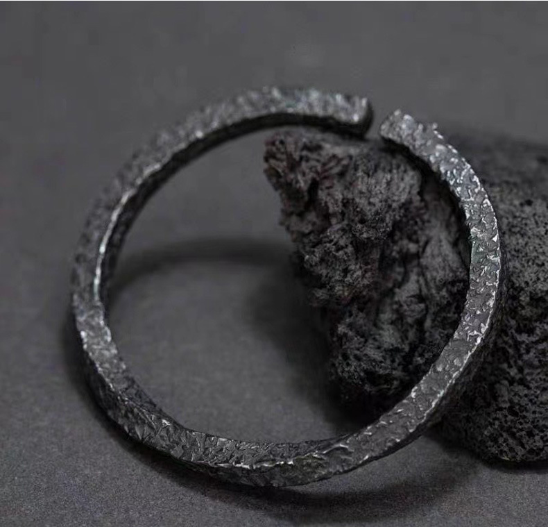新款设计乌藤手镯男复古做旧黑色莫比乌斯环男士合金手环开口详情8