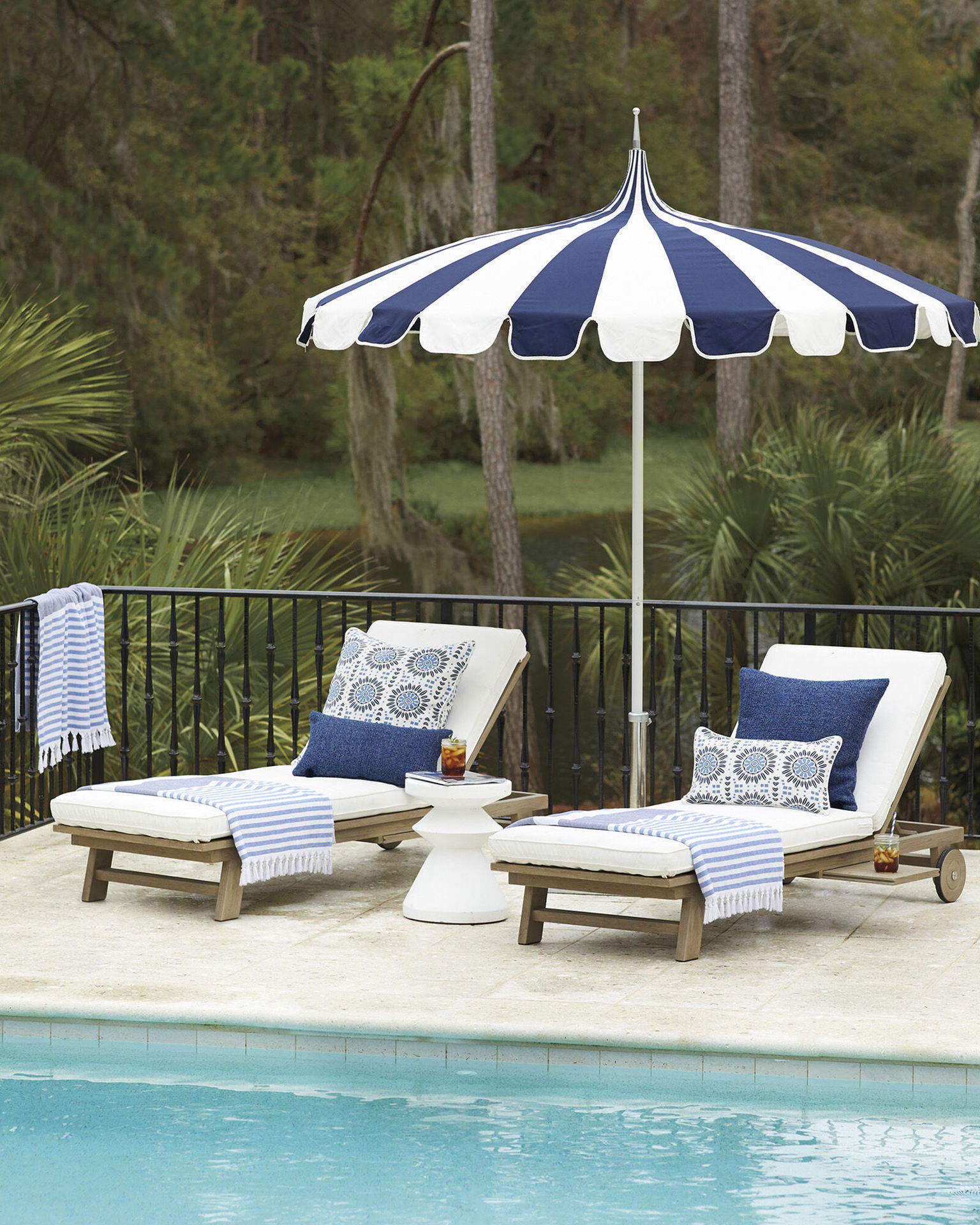 豪华户外休闲铝杆涤纶大庭院宝塔伞8骨沙滩伞蓝白海滩遮阳太阳伞详情16