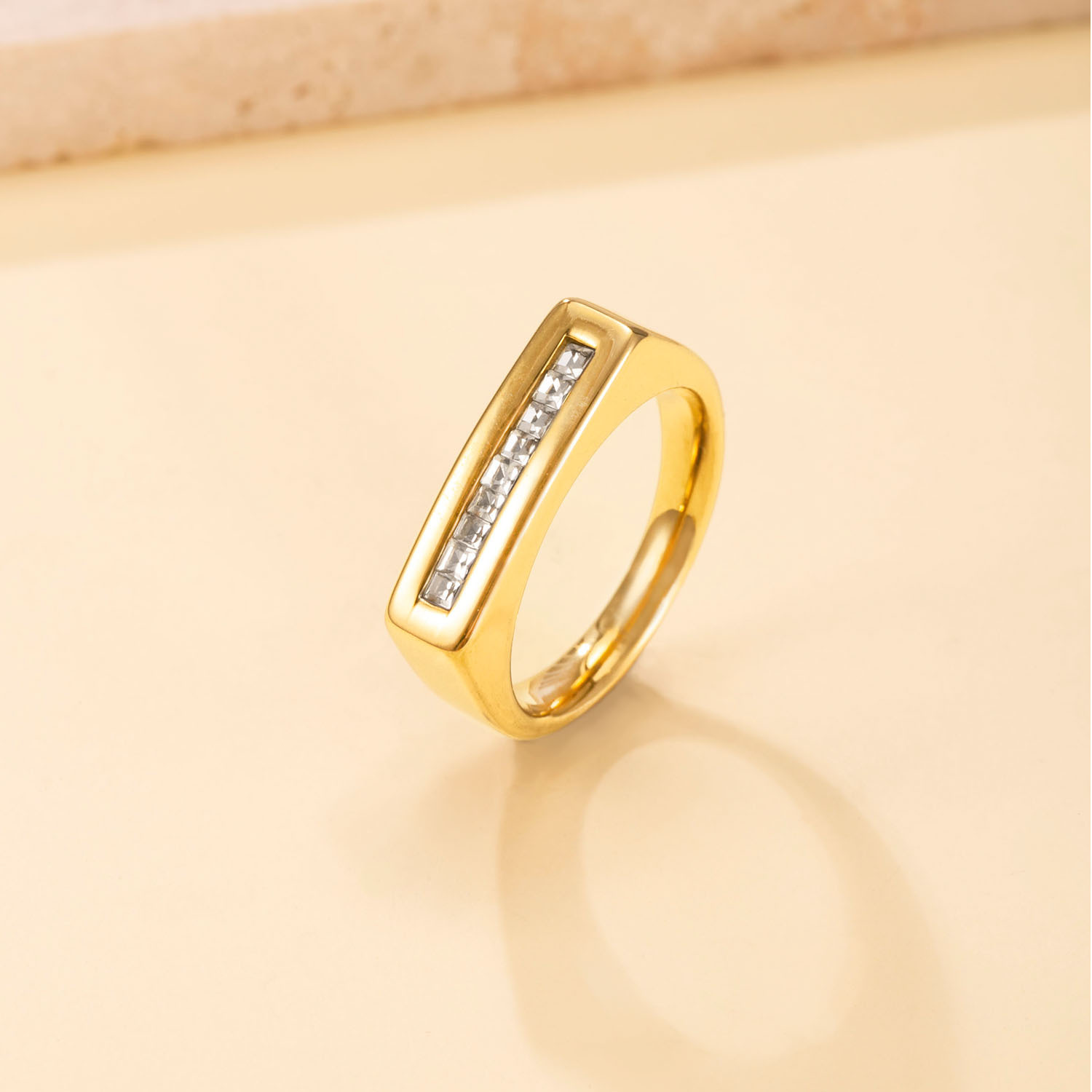 跨境热销不锈钢戒指 铸造镶方钻戒指女轻奢镀18k金钛钢饰品批发厂详情6