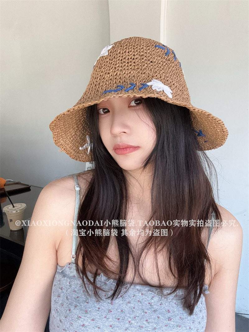 A large-brimmed straw hat for women, a summer handcrafted hook flower vacation beach sunshade straw woven sun hat, sweet and versatile, a small hat that shows off your face pic 7