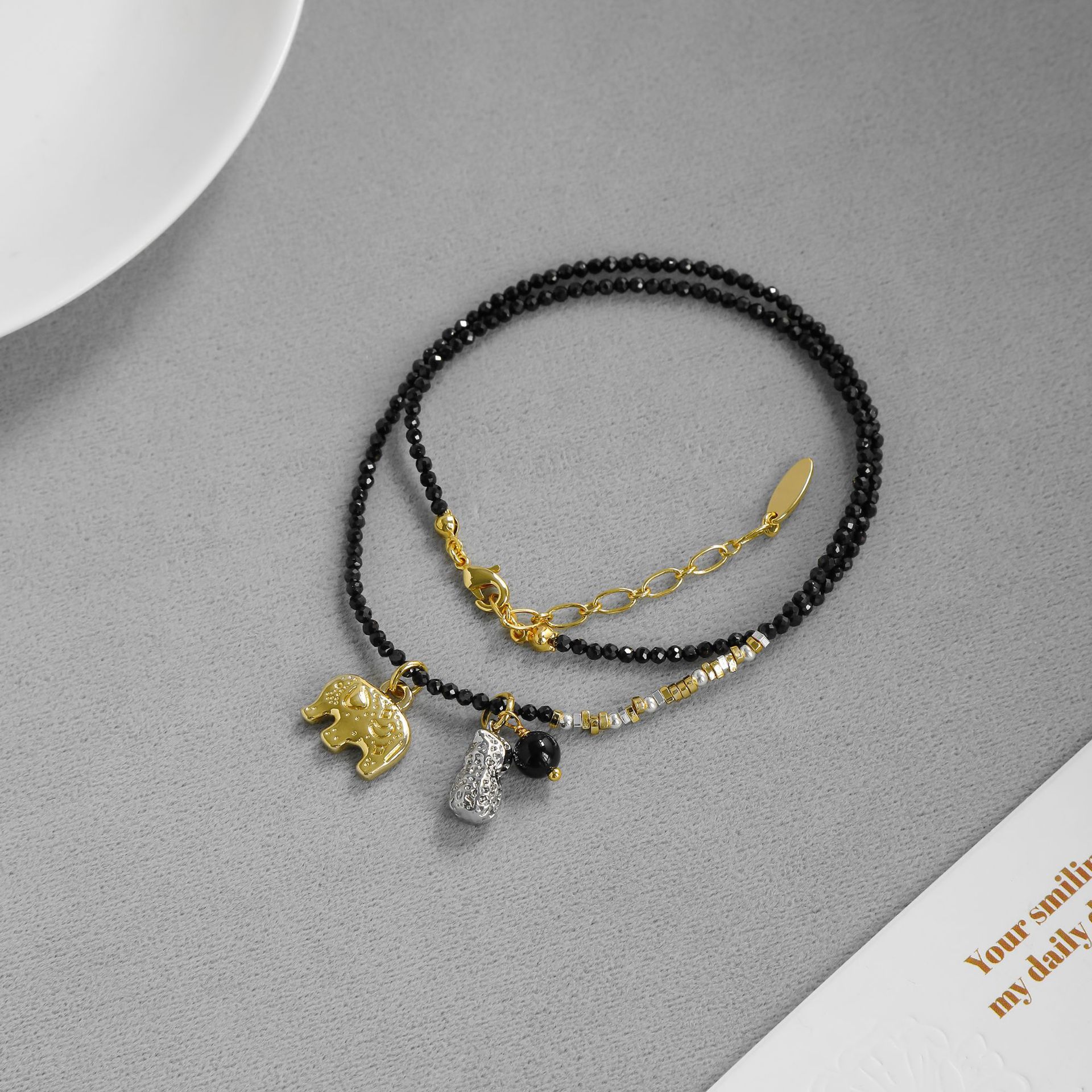 LAZY家好事花生小象项链 气质百搭精致感黑玛瑙串珠小象锁骨链详情8