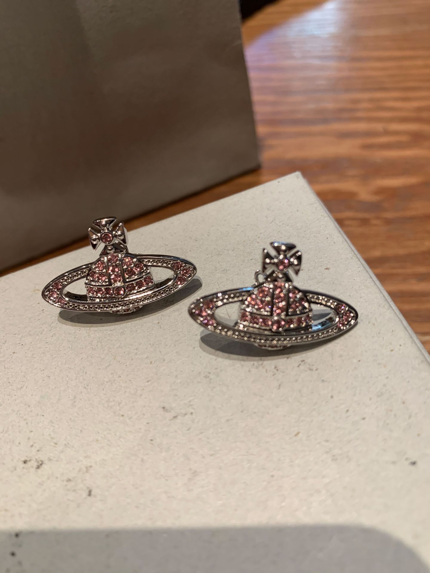 The classic full diamond Saturn stud earrings with finely set planet earrings of the Empress of the West, the same style as NANA pic 10