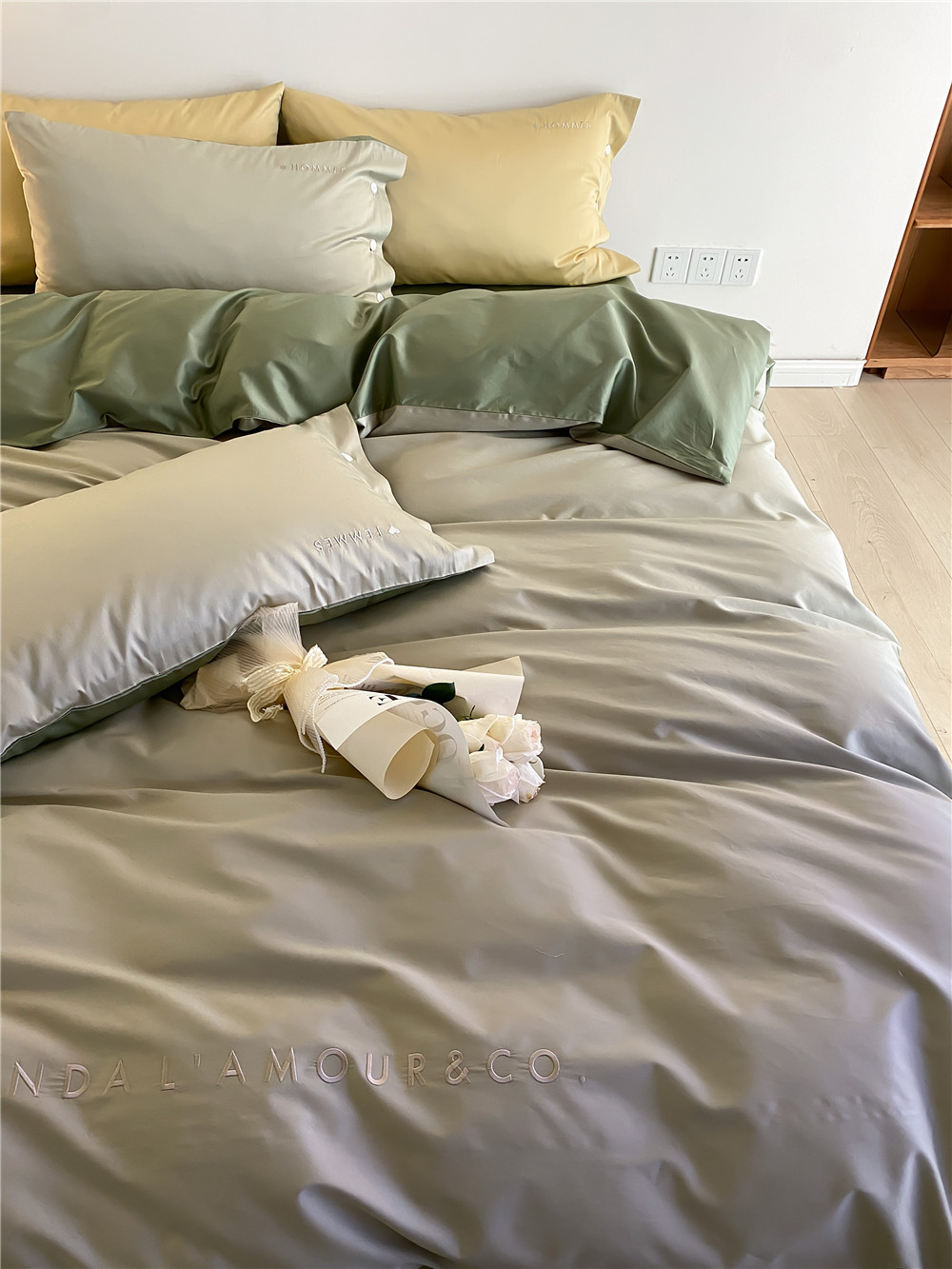 Simple, light luxury and fashionable solid-color long-staple cotton four-piece set, pure cotton letter-embroidered duvet cover, double bedding pic 31