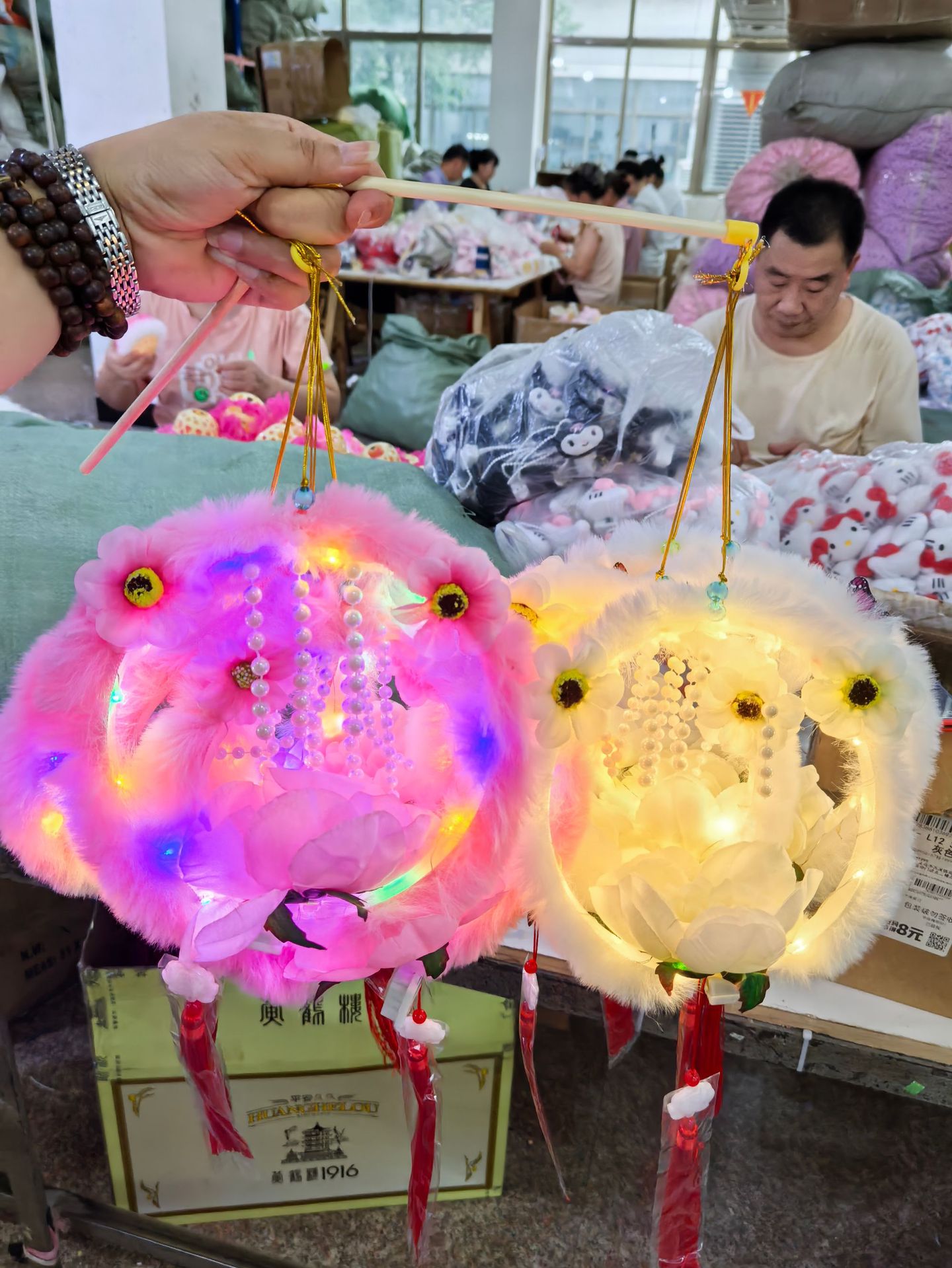 发光玩具手提发光龙角花灯春节元宵摆摊闪光灯笼玉兔花灯地摊批发详情3