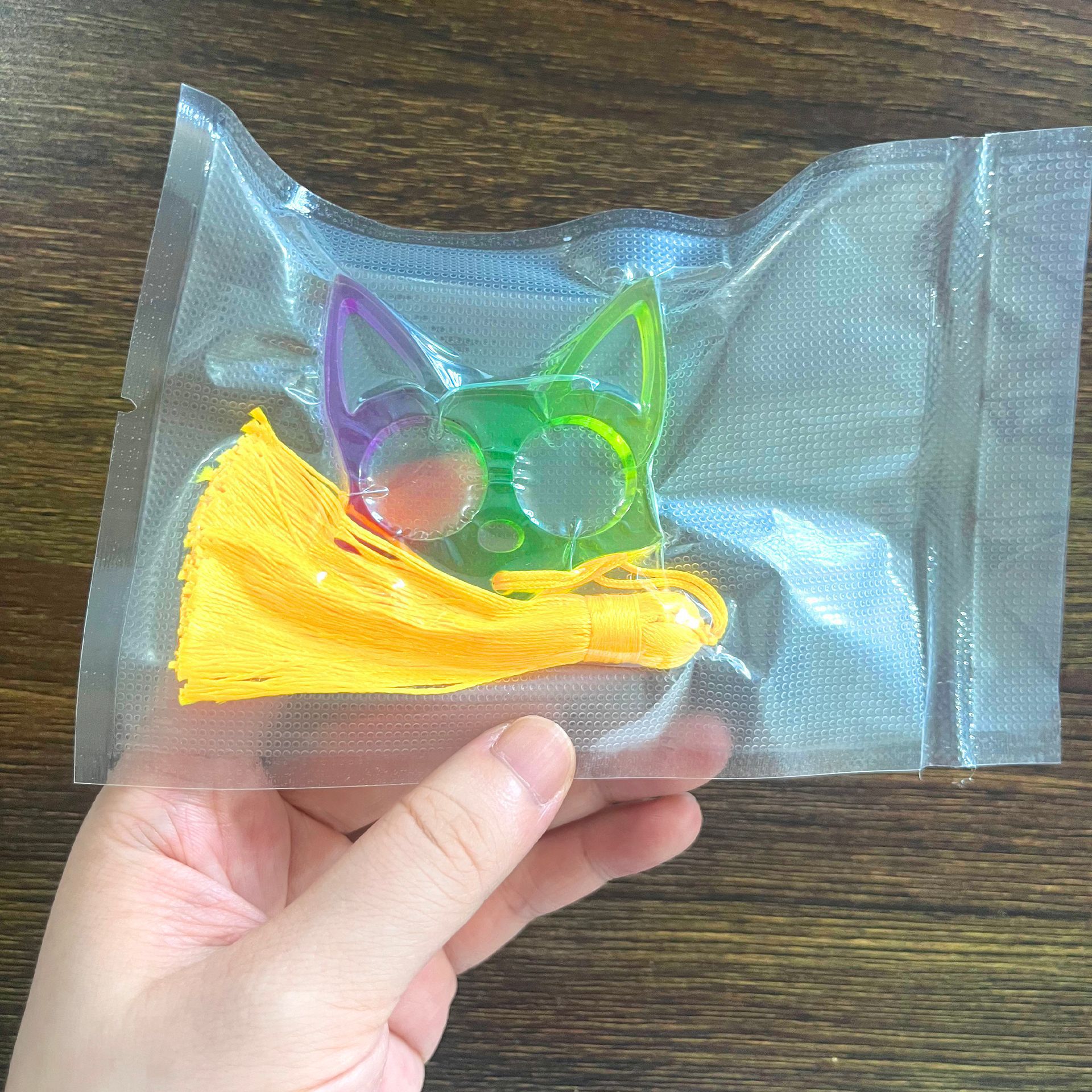 跨境新品双指彩虹指虎动物两指扣狐狸萌猫熊狗钥匙扣随身挂件批发详情9